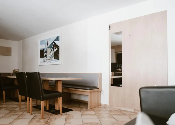 阿洛伊斯快乐假期公寓 *